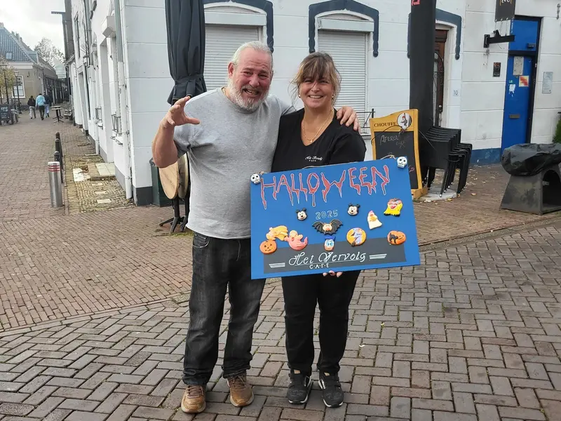 Halloween het vervolg - giulia en rob pakken weer uit.jpg