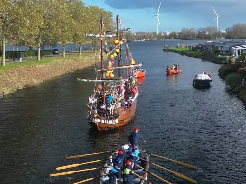 Sinterklaasintocht - Sint in Brielle.jpg