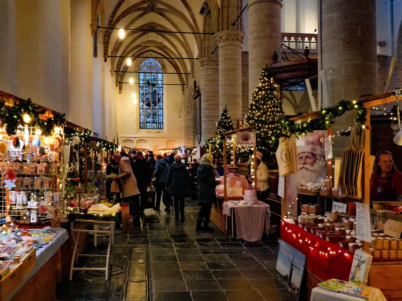 2024-12 kerstmarkt sfeervolle kraam Corrie de Winter (3).jpg