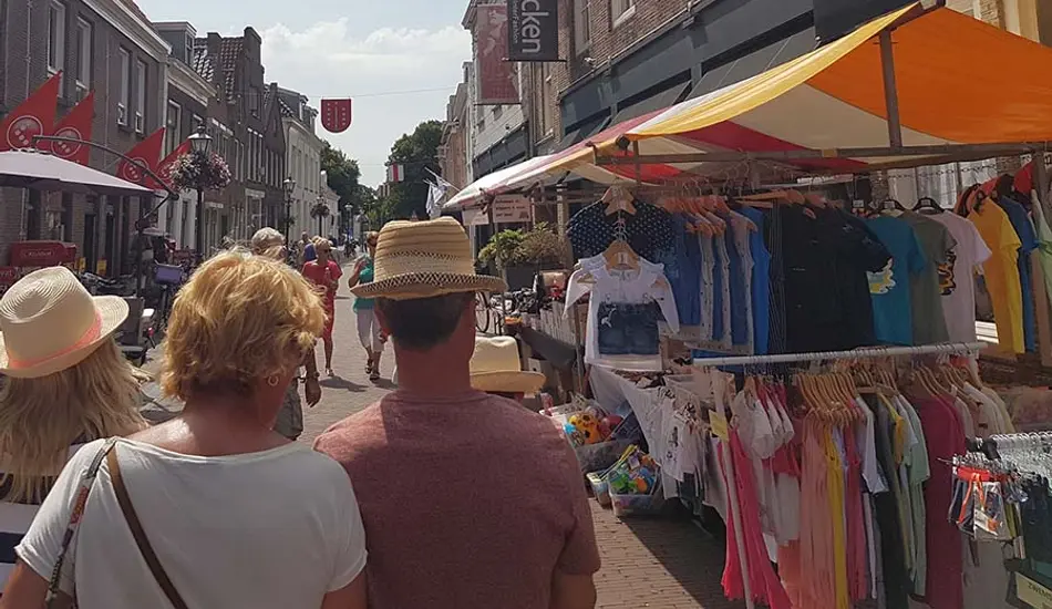 STROLLING PAST STALLS