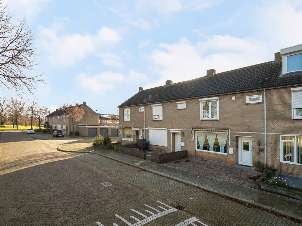 Middelburglaan 66, 's-Hertogenbosch