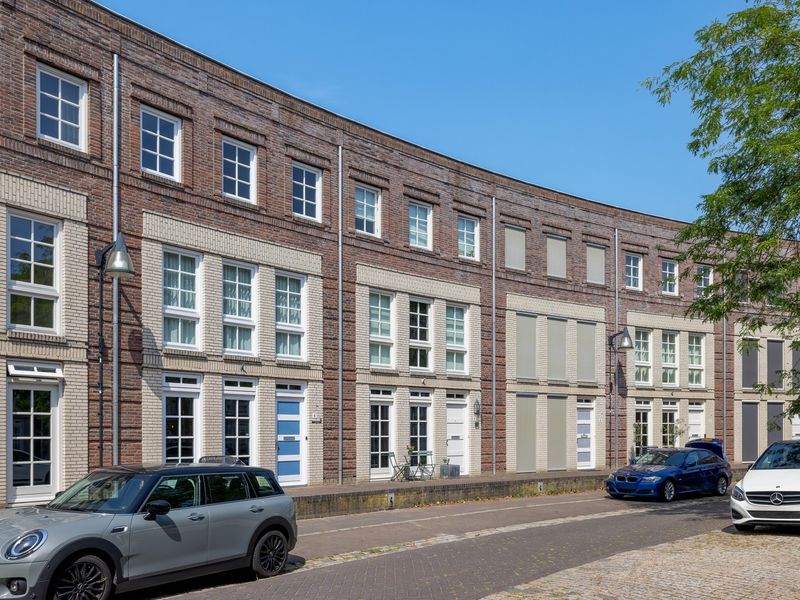 Oberon 4, 's-Hertogenbosch