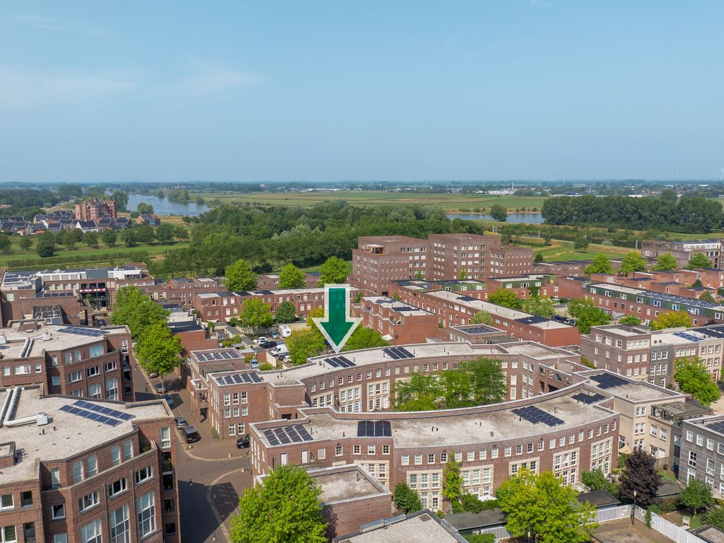Oberon 4, 's-Hertogenbosch
