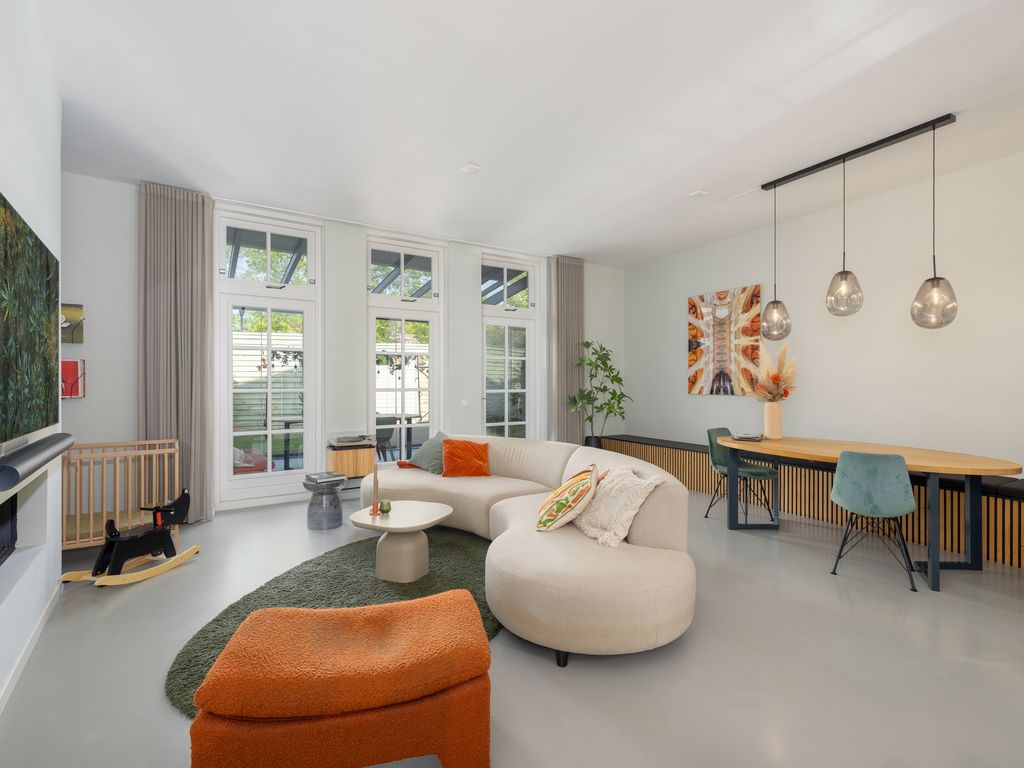 Oberon 4, 's-Hertogenbosch