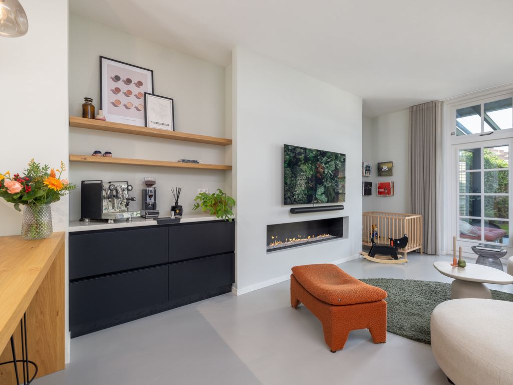 Oberon 4, 's-Hertogenbosch