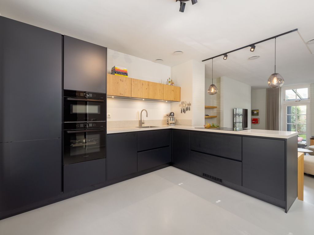 Oberon 4, 's-Hertogenbosch