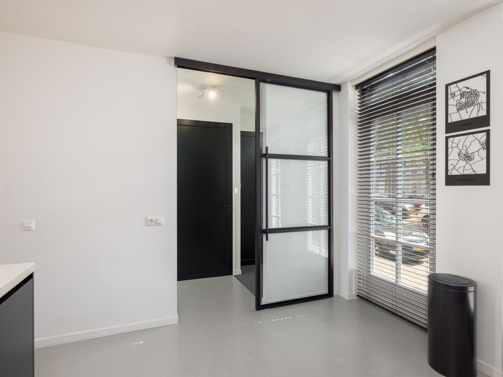 Oberon 4, 's-Hertogenbosch