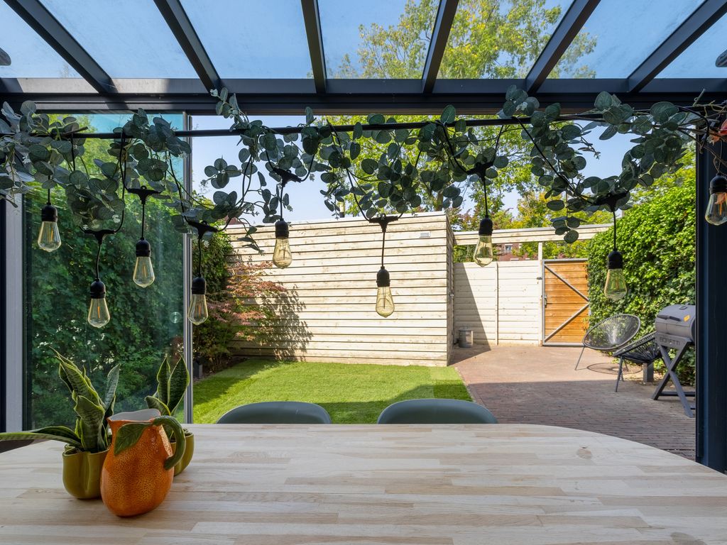 Oberon 4, 's-Hertogenbosch