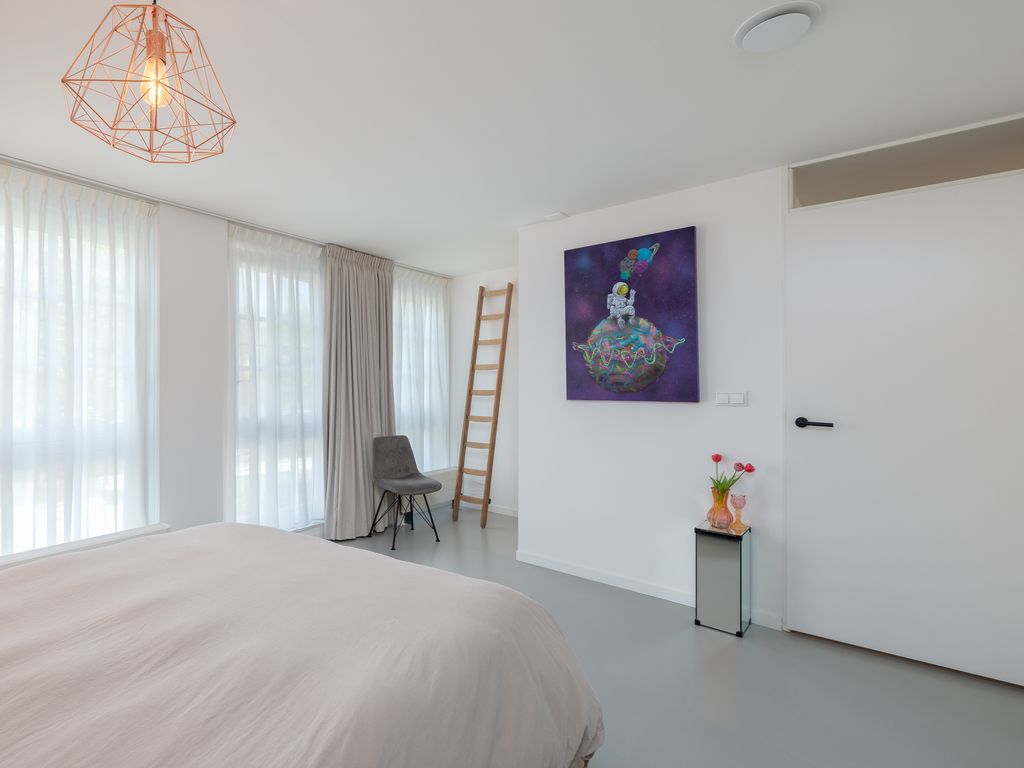 Oberon 4, 's-Hertogenbosch