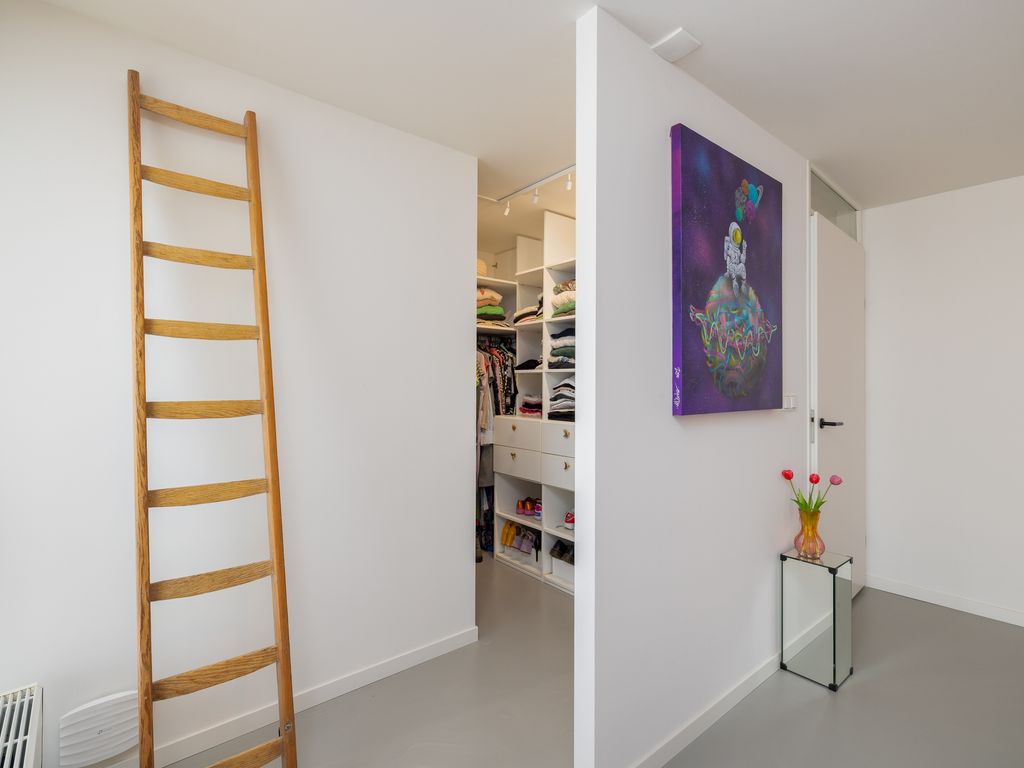 Oberon 4, 's-Hertogenbosch