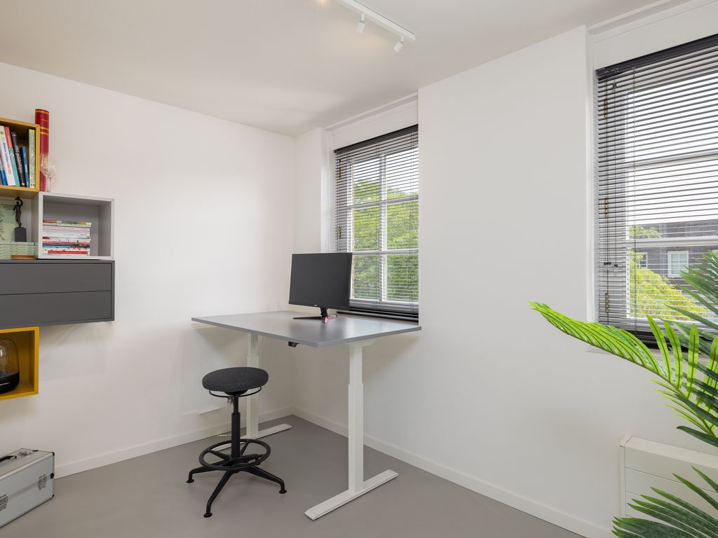 Oberon 4, 's-Hertogenbosch
