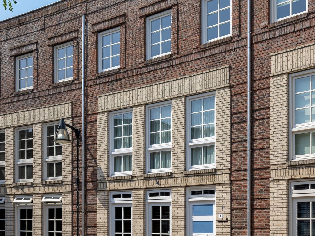 Oberon 4, 's-Hertogenbosch