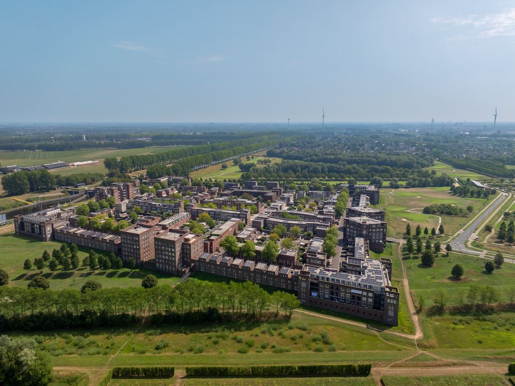 Oberon 4, 's-Hertogenbosch