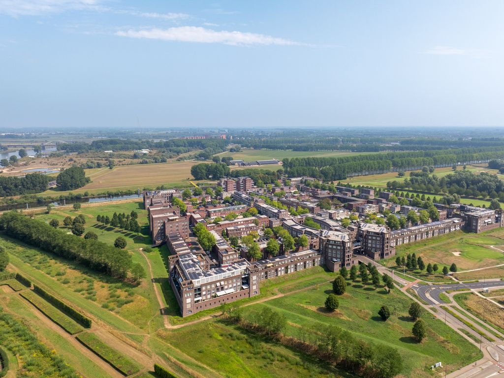 Oberon 4, 's-Hertogenbosch