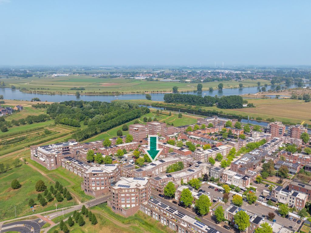 Oberon 4, 's-Hertogenbosch