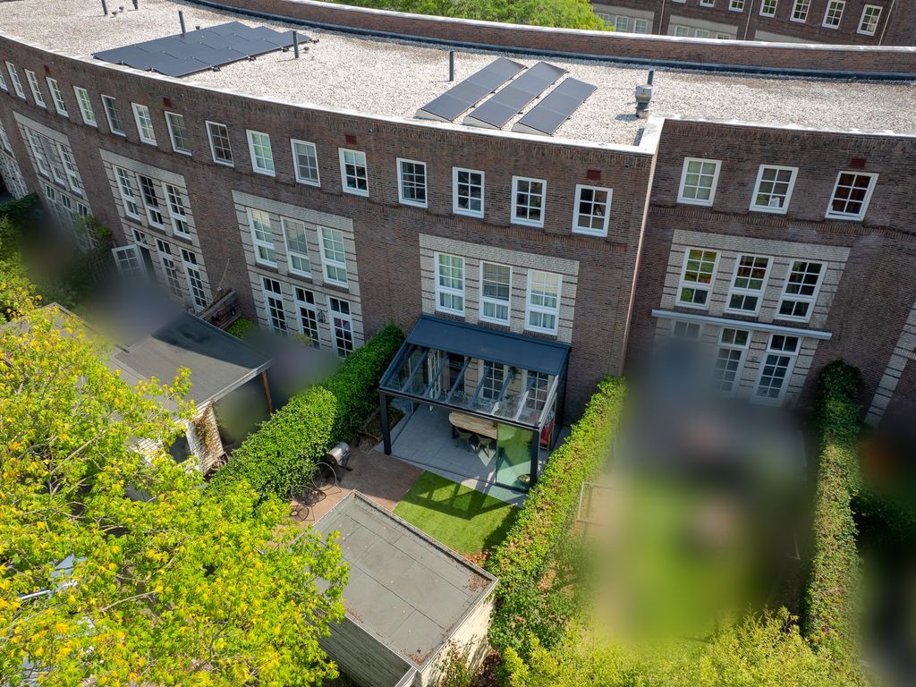 Oberon 4, 's-Hertogenbosch