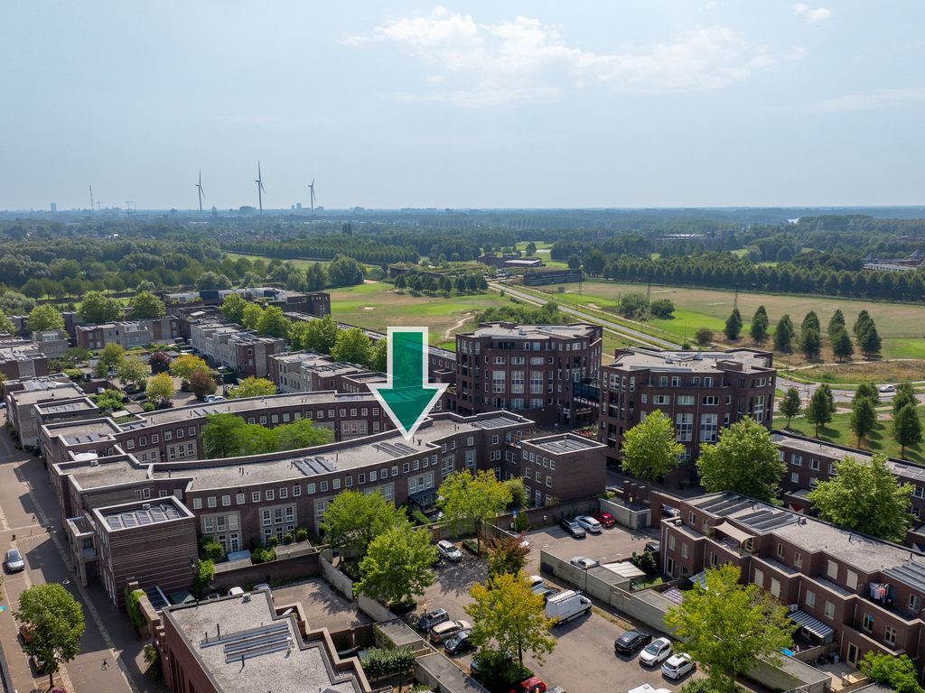 Oberon 4, 's-Hertogenbosch