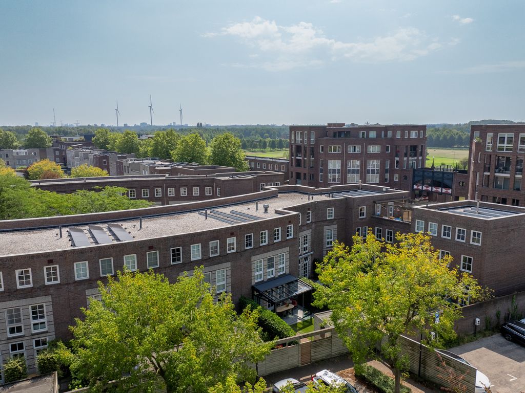 Oberon 4, 's-Hertogenbosch