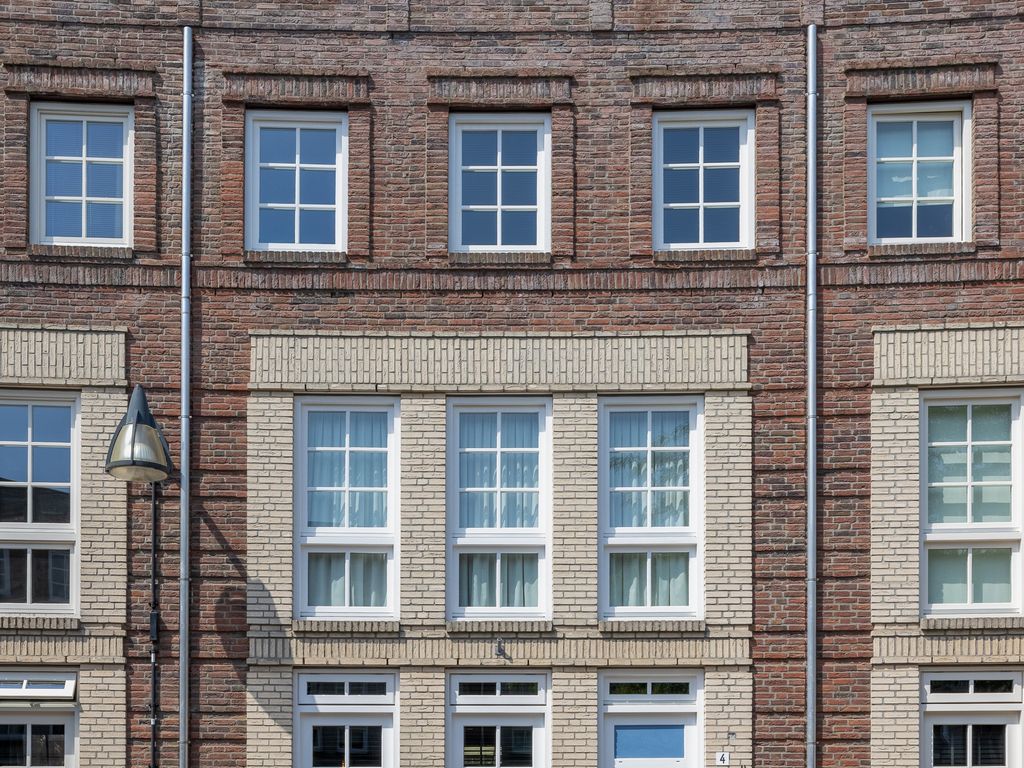 Oberon 4, 's-Hertogenbosch