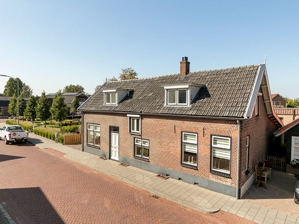 Burgemeester Posweg 32, Brakel