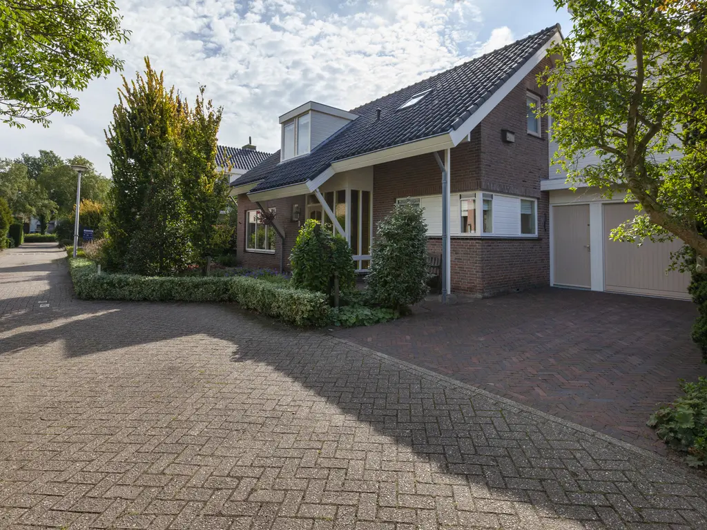 Meerbon 8, RIJNSATERWOUDE
