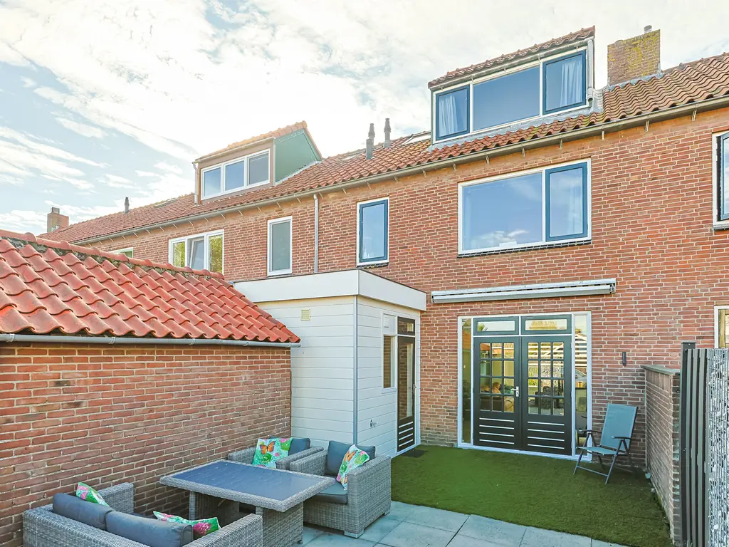 Schoterstraat 8, ZEVENHOVEN