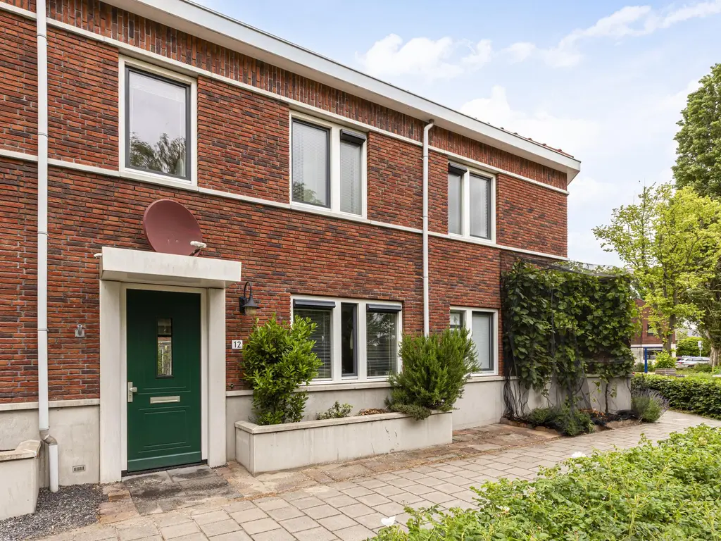 Oranjeplein 12, GOUDA
