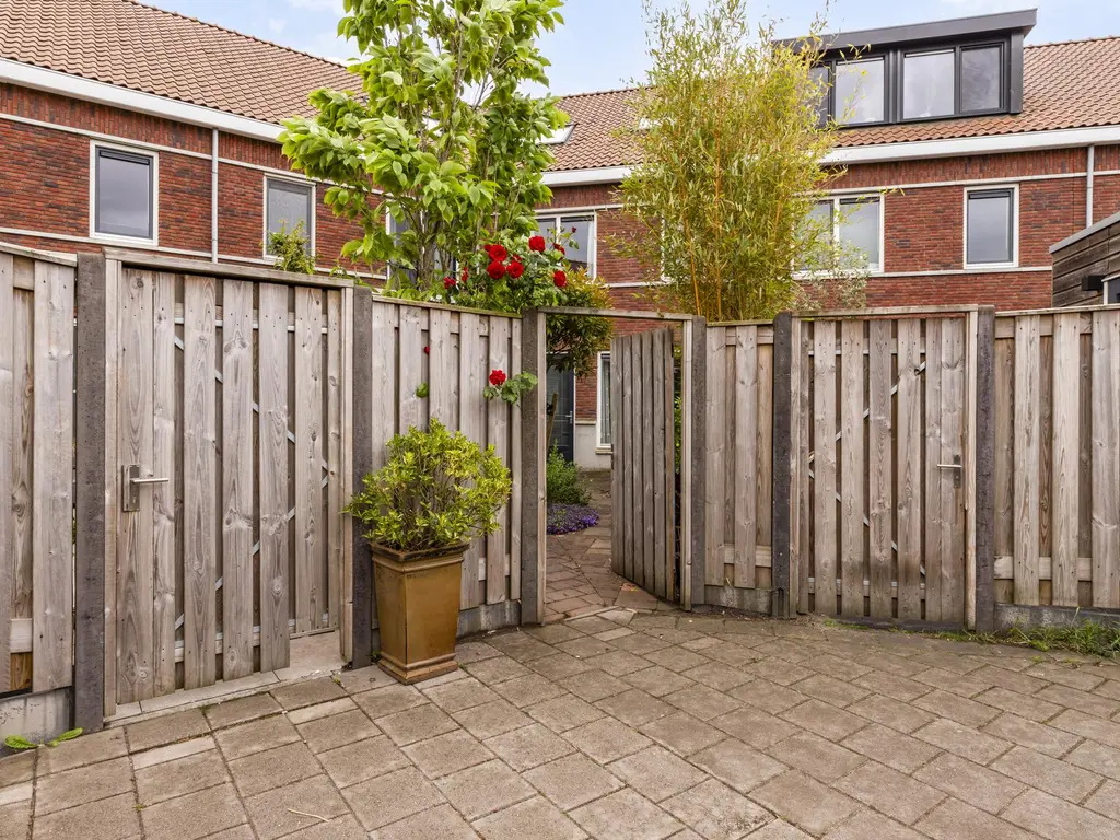 Oranjeplein 12, GOUDA