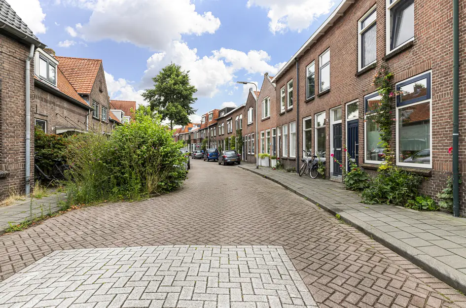 Mr. D.J. van Heusdestraat 12
