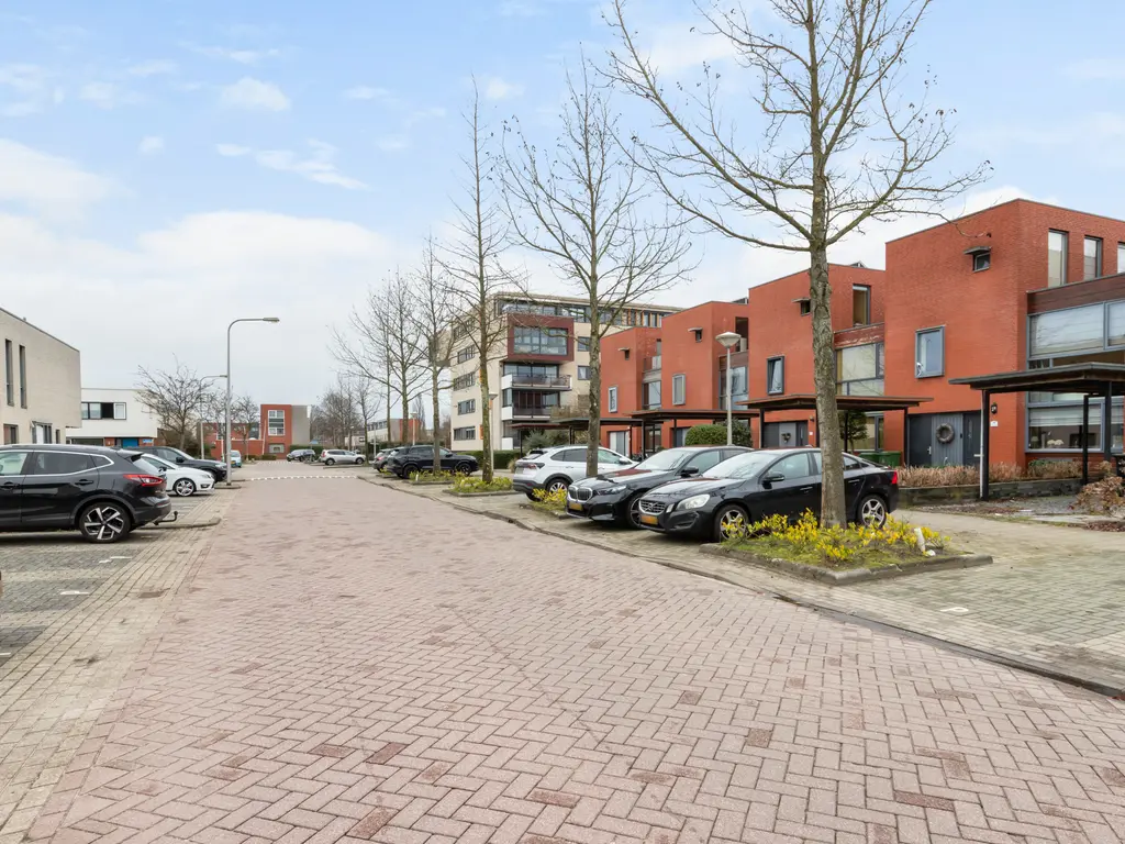 Burg Van Heugtenlaan 55, NIEUWERKERK AAN DEN IJSSEL