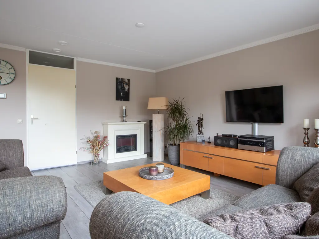 Burg Van Heugtenlaan 55, NIEUWERKERK AAN DEN IJSSEL