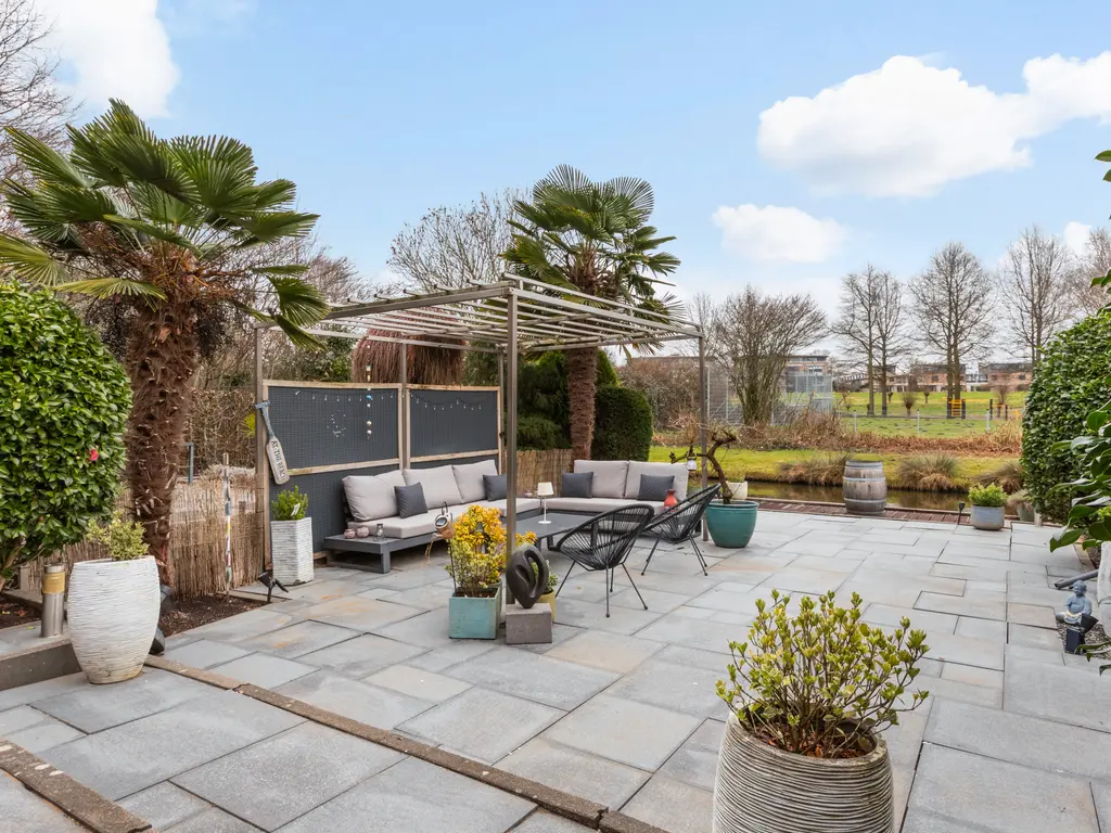 Burg Van Heugtenlaan 55, NIEUWERKERK AAN DEN IJSSEL