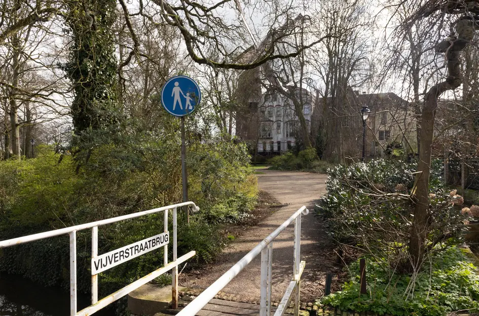 Minderbroederssteeg 1