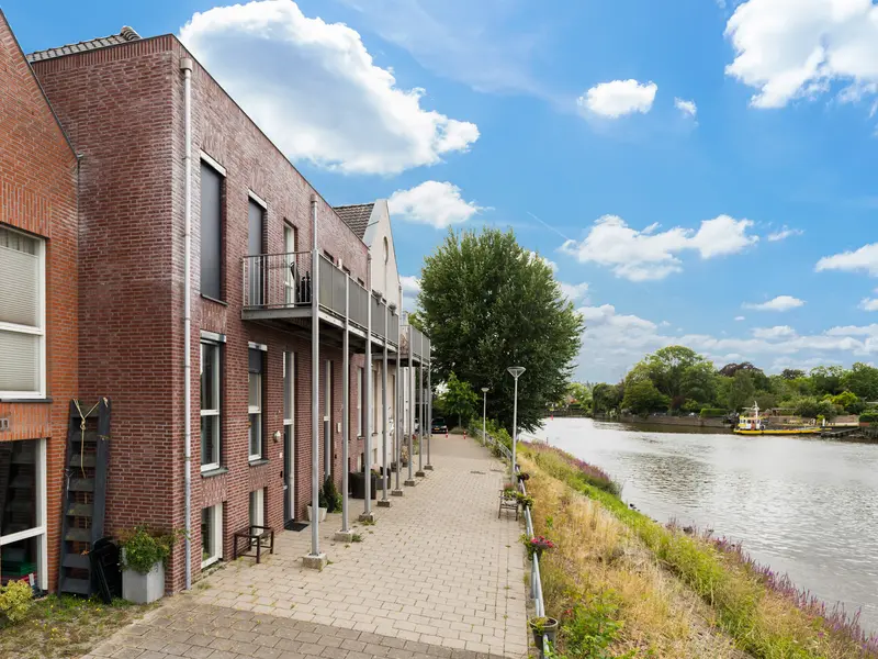 Zellingkade 11, GOUDERAK