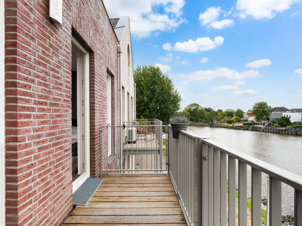 Zellingkade 11, GOUDERAK