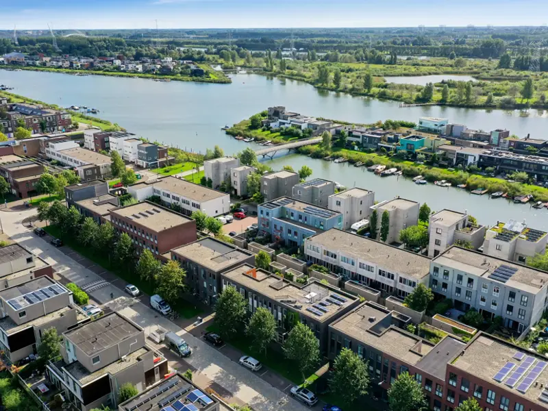 Het toenemende woningtekort daagt de Nederlandse huizenmarkt uit