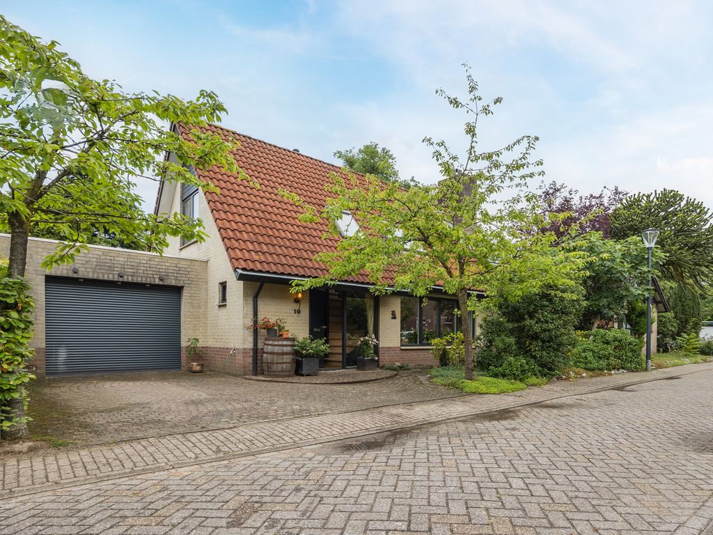Zwartmoeren 10, Breda