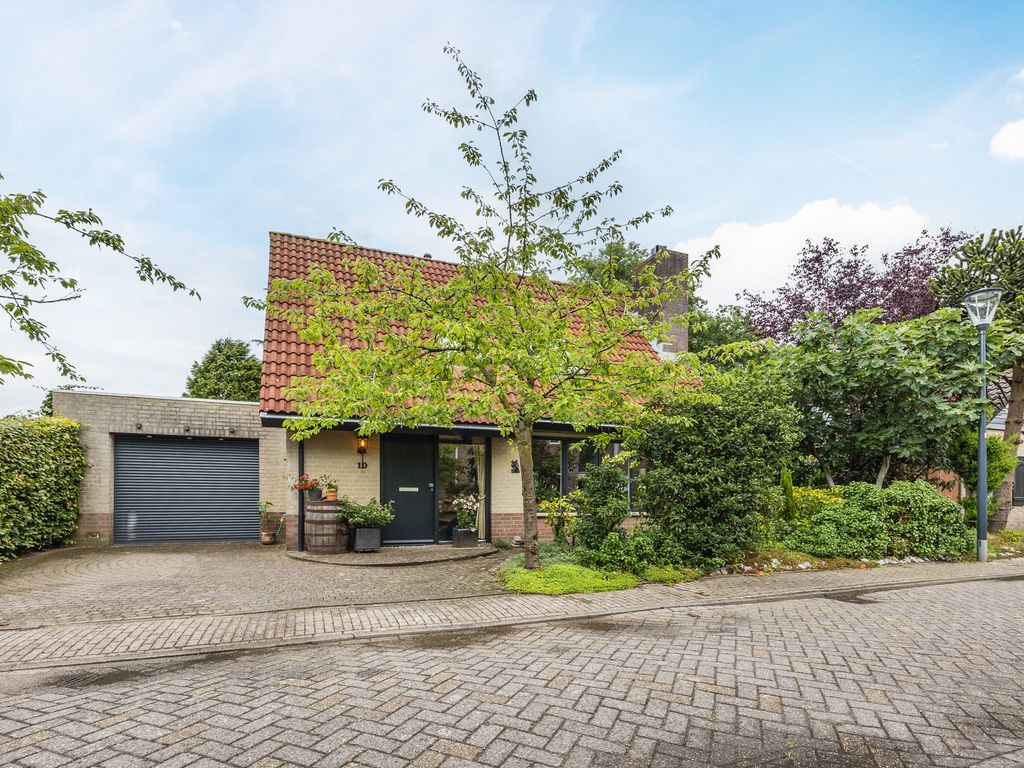 Zwartmoeren 10, Breda