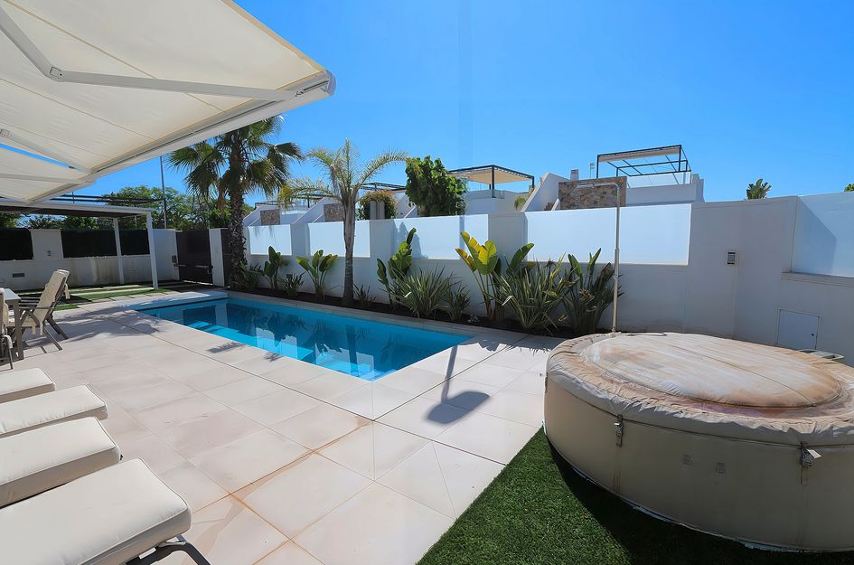 Villa in Pilar de la Horadada