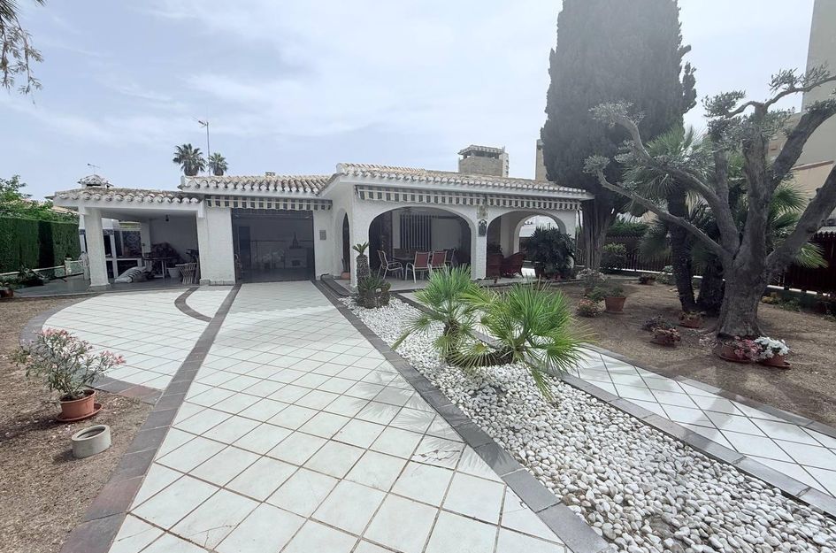 Villa in Dehesa de Campoamor