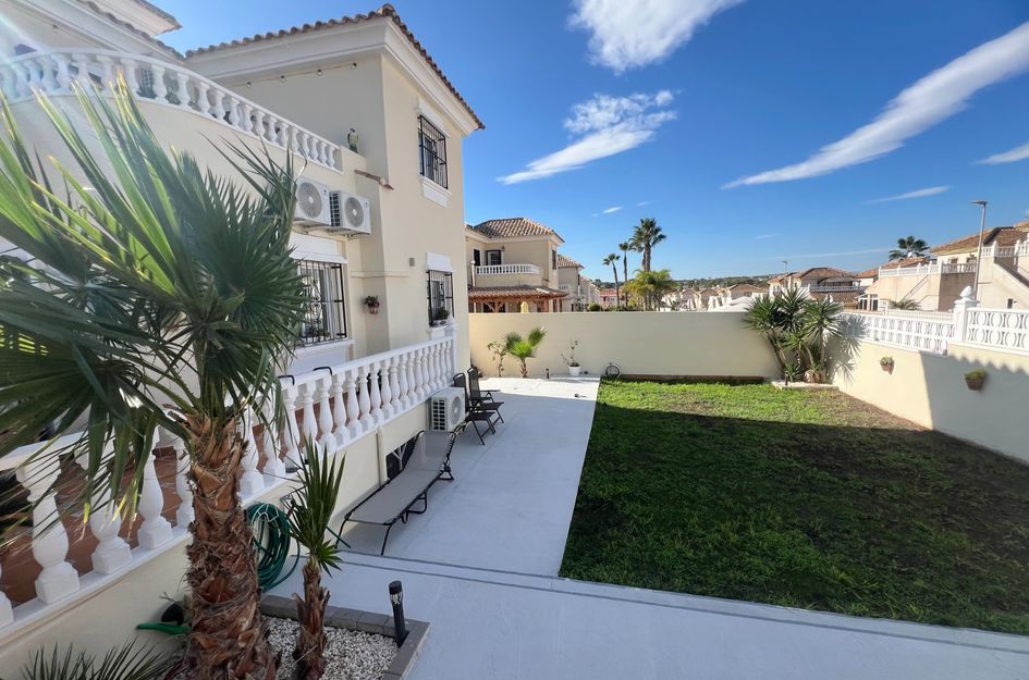 Villa in Castillo de Montemar