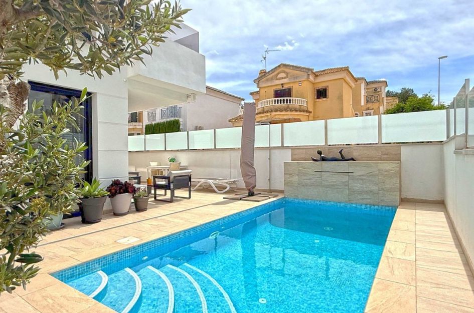 Villa in Campoamor R-5