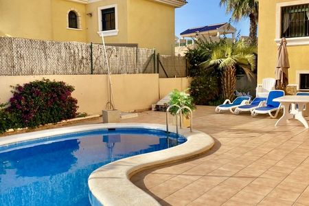 Halfvrijstaand in Villamartin