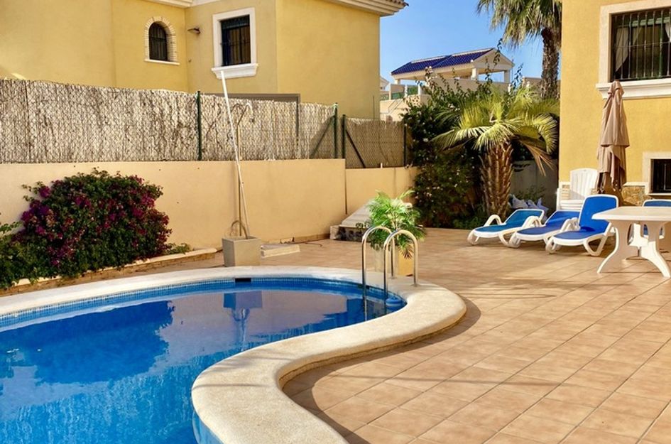 Halfvrijstaand in Villamartin