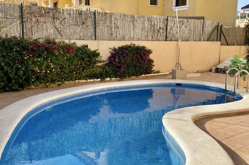 Halfvrijstaand in Villamartin