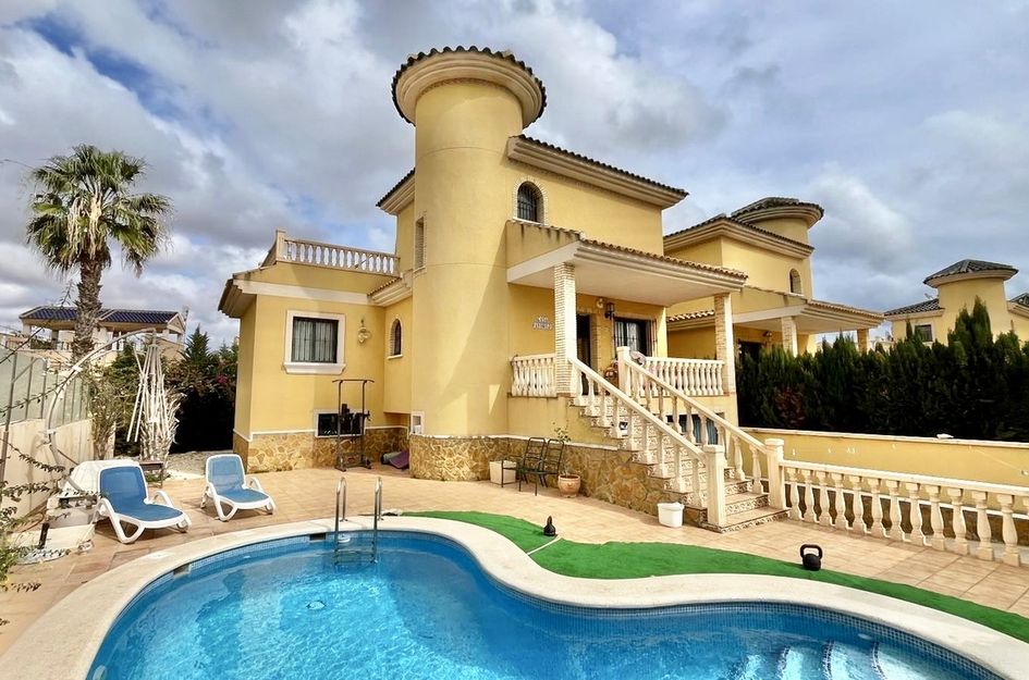 Halfvrijstaand in Villamartin