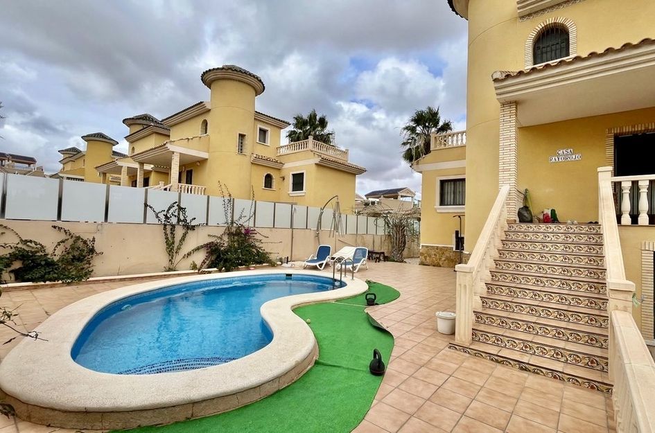 Halfvrijstaand in Villamartin