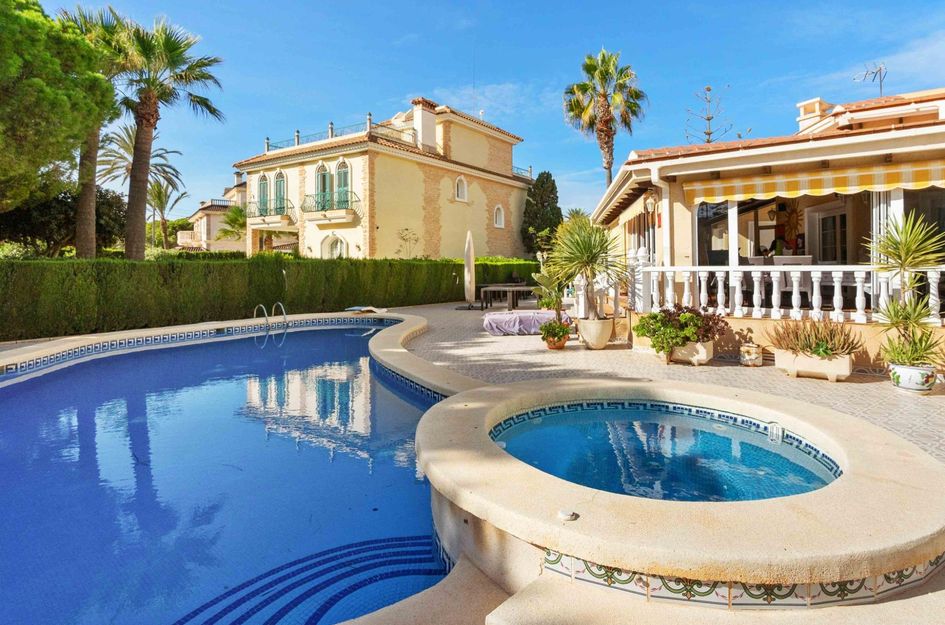 Villa in Cabo Roig