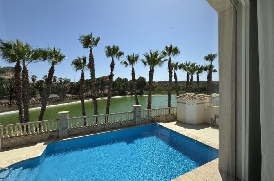 Villa in Campoamor R-5