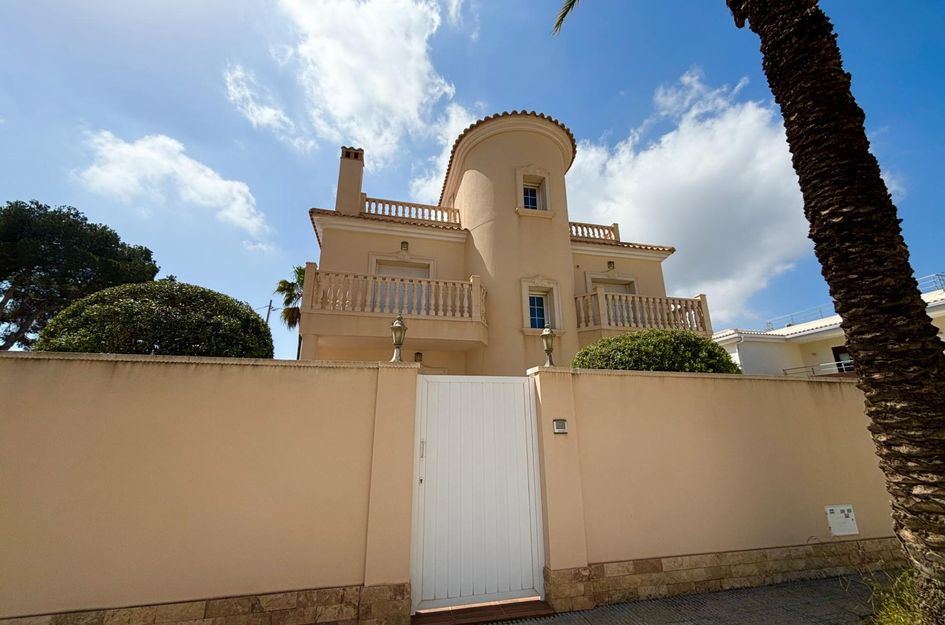 Villa in Cabo Roig